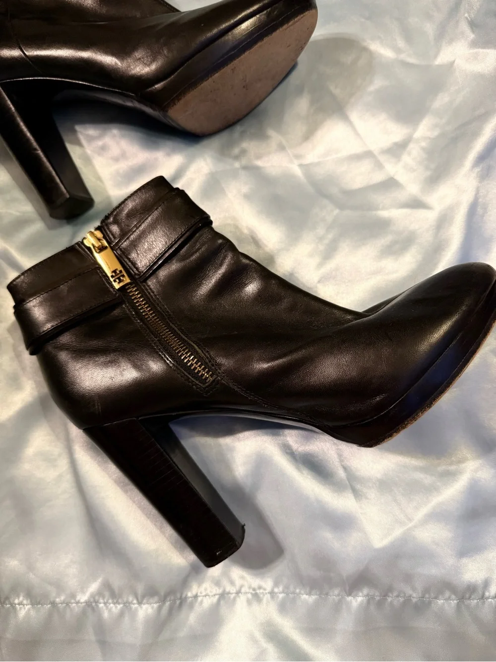 Tory Burch Barrick Black Leather Booties Logo Buckle Zipper Size 8.5